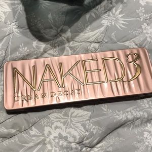 UD Naked 3 eyeshadow palette